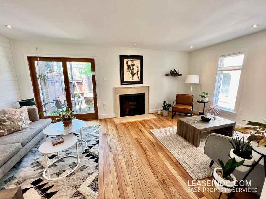 4333 Embassy Park Dr Nw - Photo 4 of 34
