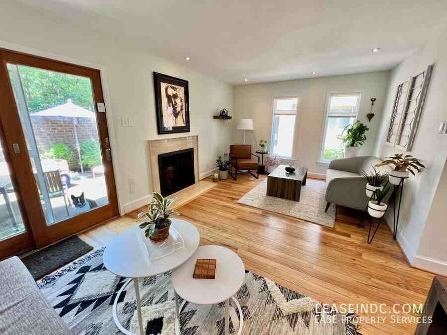 4333 Embassy Park Dr Nw - Photo 5 of 34