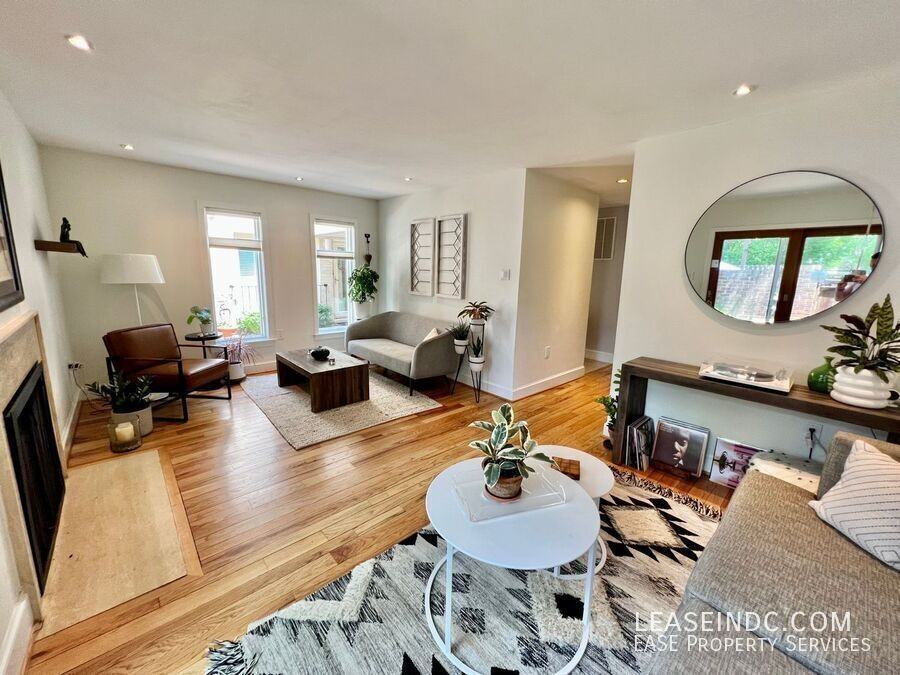 4333 Embassy Park Dr Nw - Photo 6 of 34