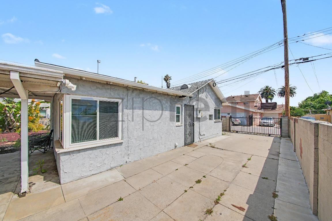 445 1/2 E Alisal Way - Photo 6 of 20
