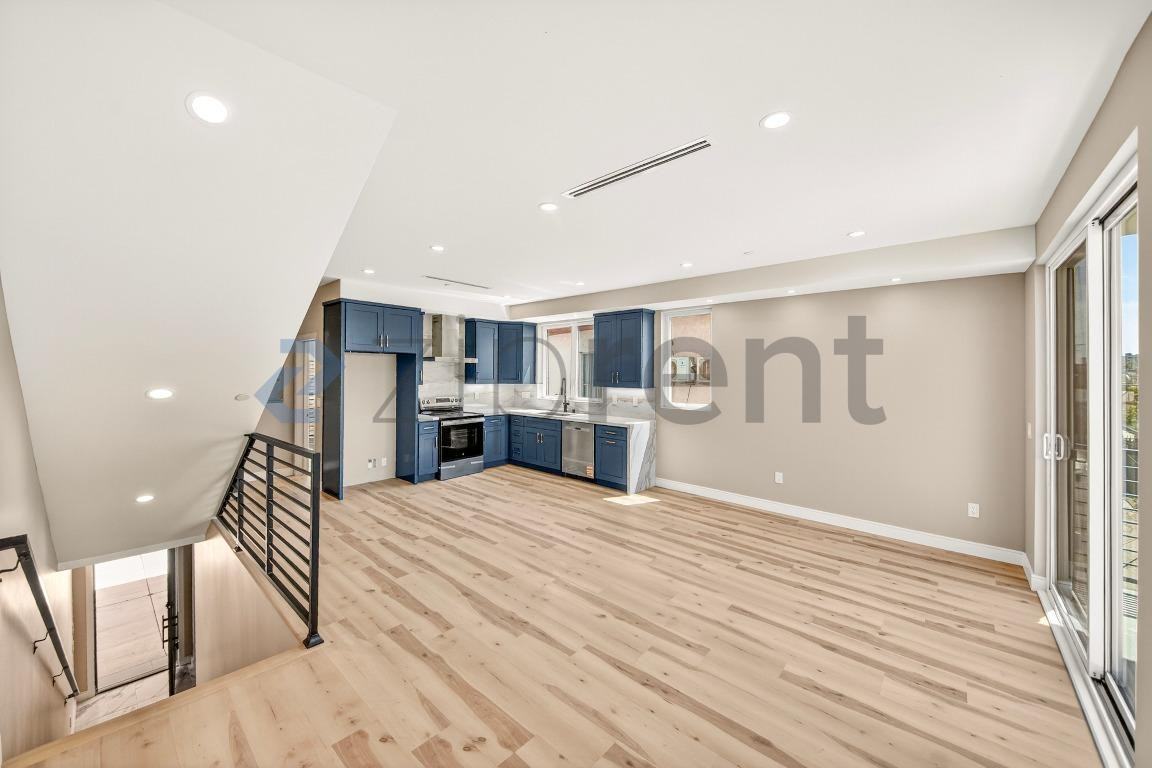 227 N Burlington Ave #1