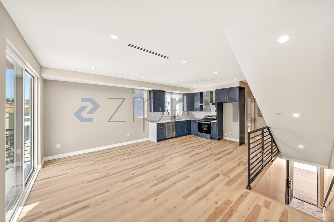 227 N Burlington Ave #2