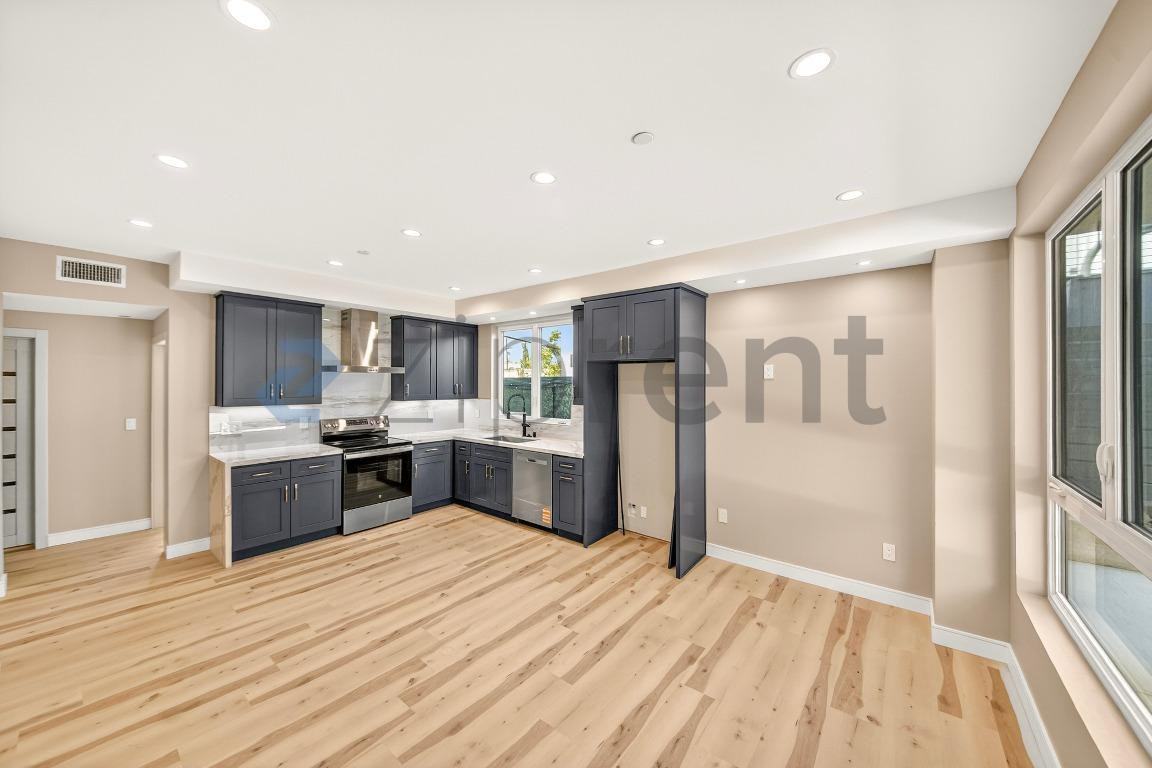 227 N Burlington Ave #3