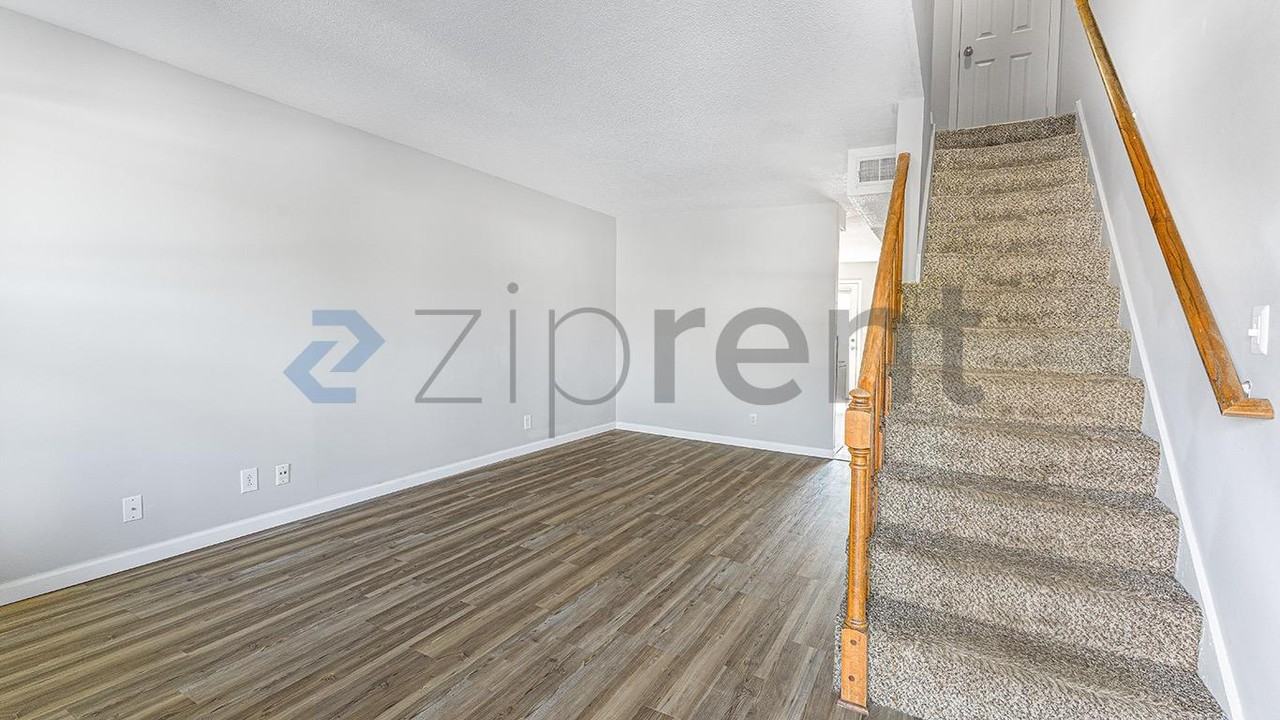 813 Golfview Pl #B - Photo 4 of 28