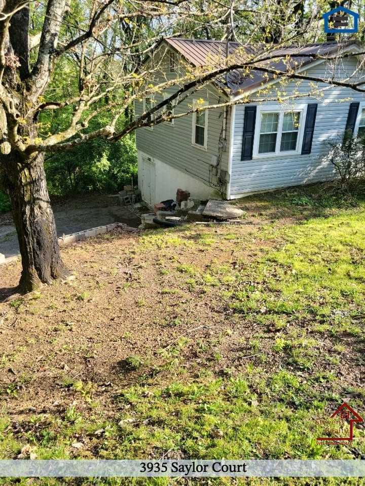 3935 Saylor Ct - Photo 3 of 14