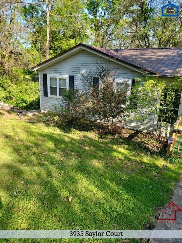 3935 Saylor Ct - Photo 4 of 14