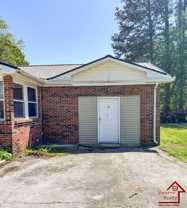 512 W Maple St - Photo 1 of 1