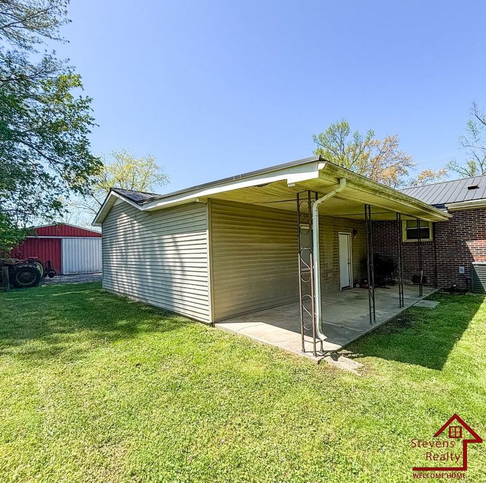 512 W Maple St - Photo 4 of 13