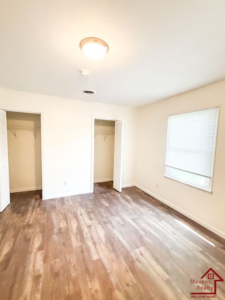 512 W Maple St - Photo 6 of 13