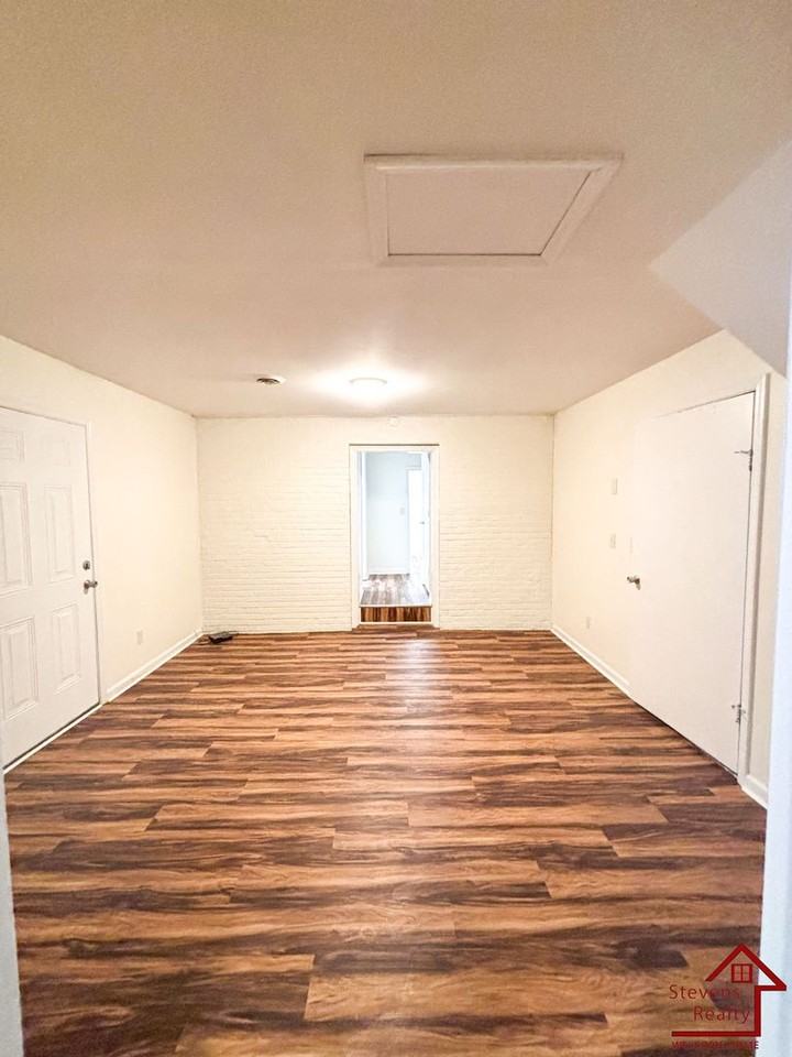 512 W Maple St - Photo 7 of 13