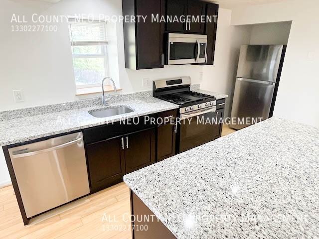 2339 W 7th St - Photo 3 of 13