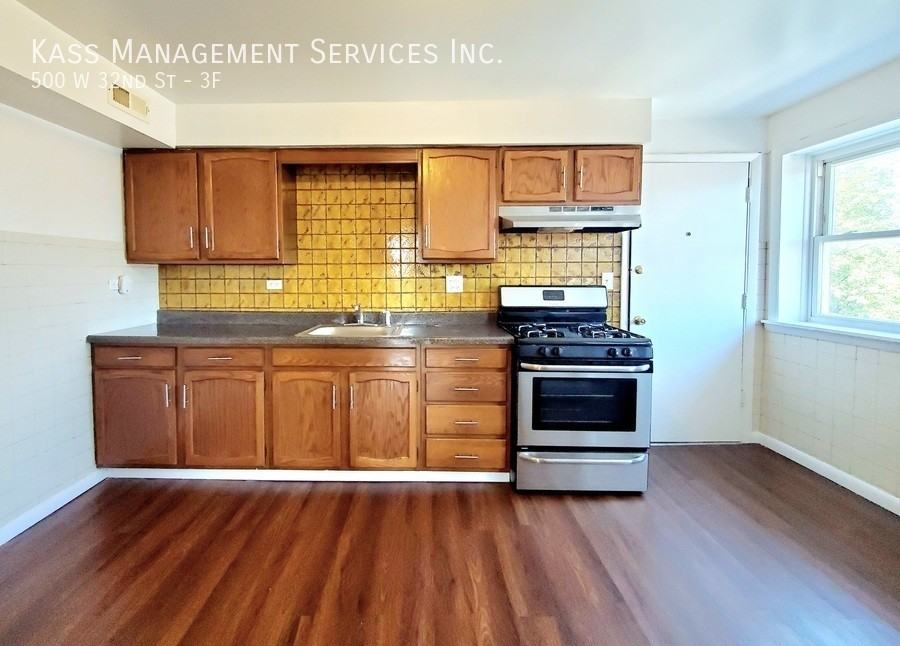500 W 32nd St #3F - Photo 2 of 16