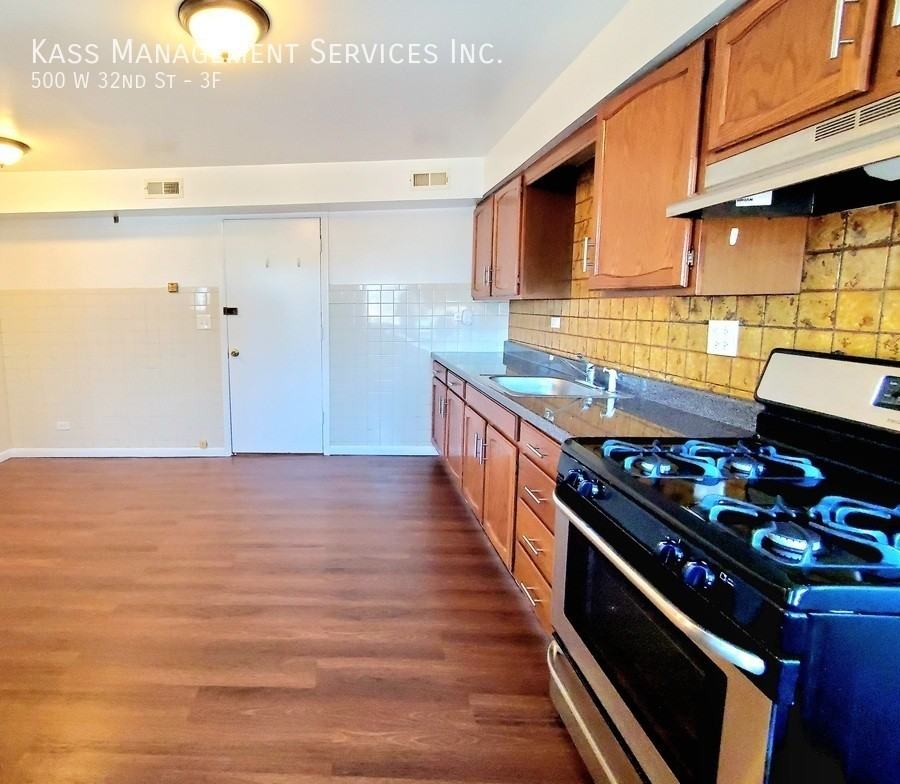 500 W 32nd St #3F - Photo 3 of 16