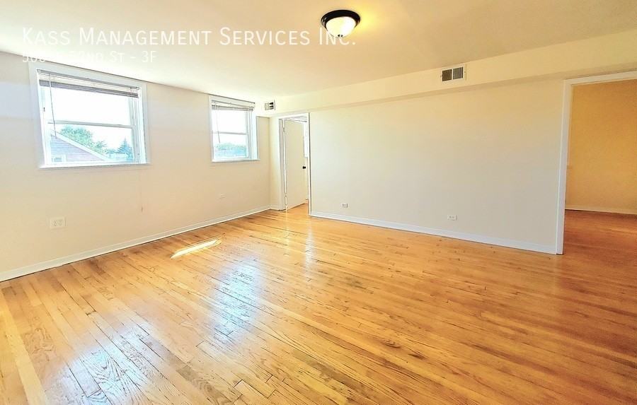 500 W 32nd St #3F - Photo 6 of 16