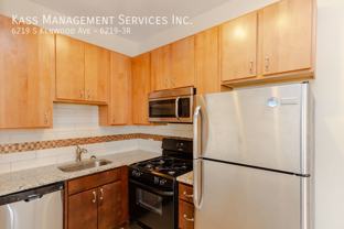6219 S Kenwood Ave - Photo 1 of 1