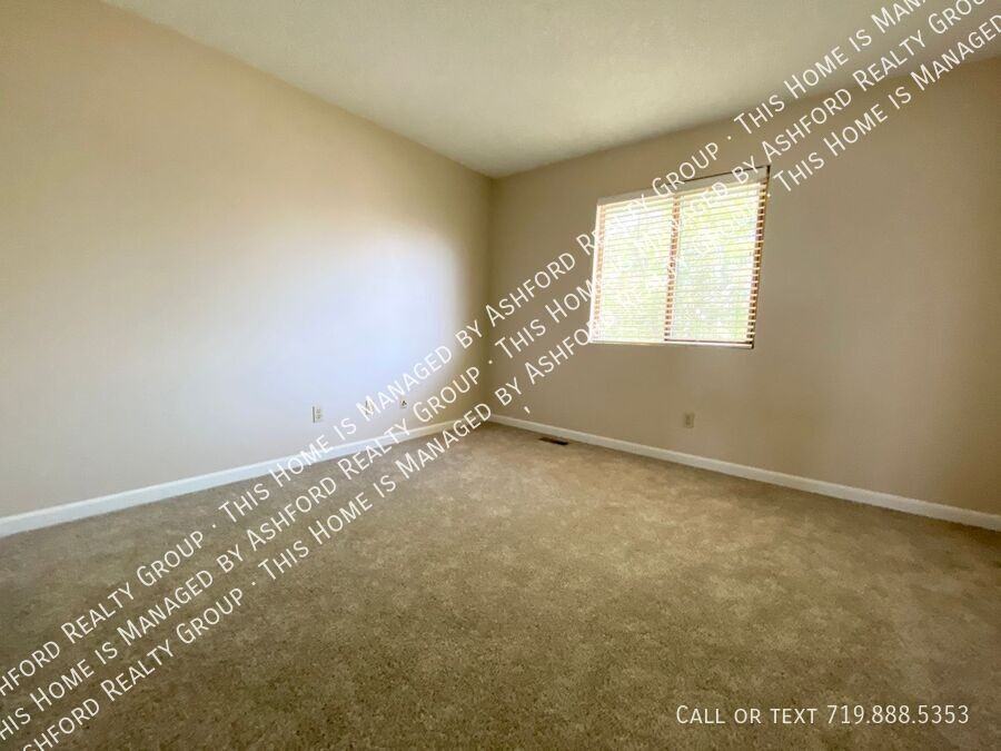 1304 Soaring Eagle Dr - Photo 3 of 7