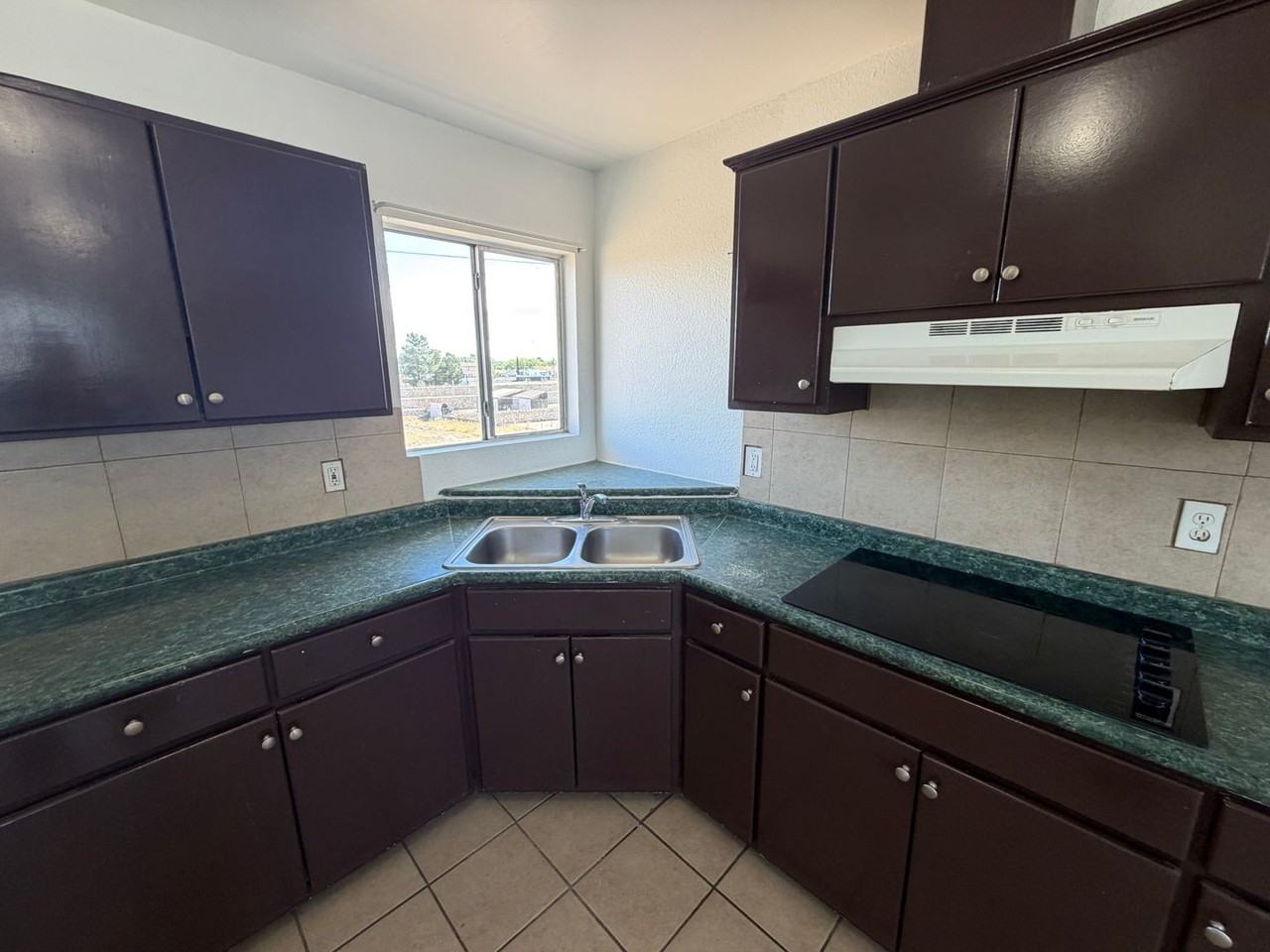 Oakridge Aparments - Photo 3 of 34