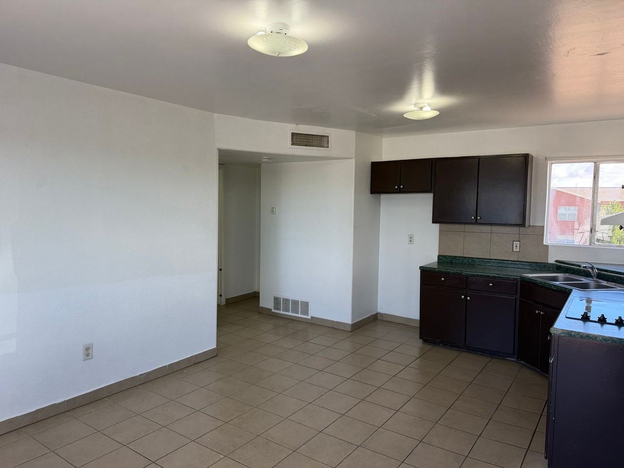 Oakridge Aparments - Photo 6 of 34