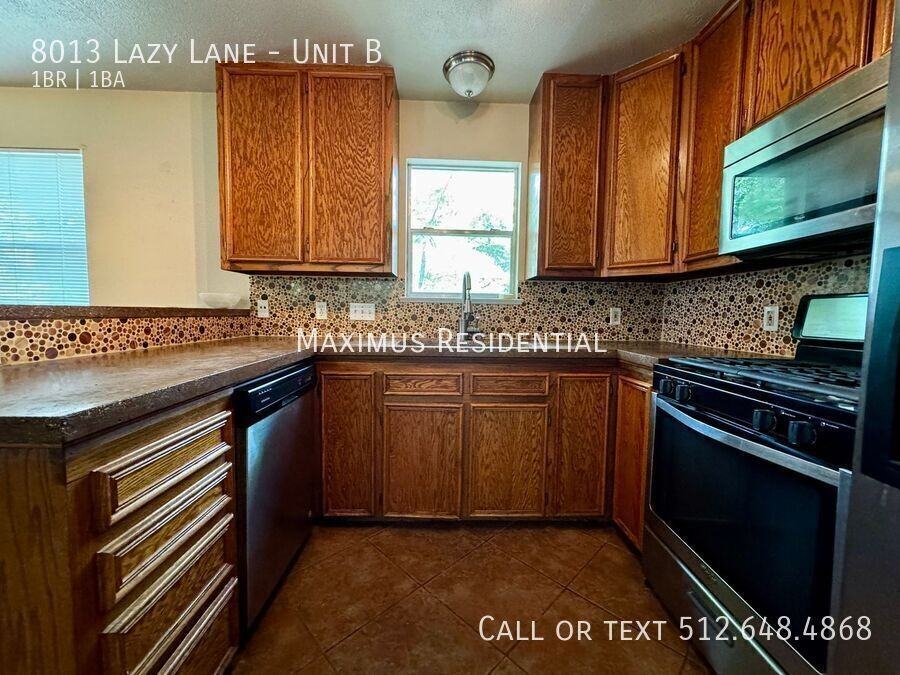 8013 Lazy Ln #B - Photo 4 of 13