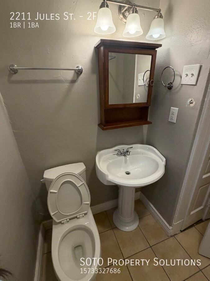 2211 Jules St #2F - Photo 7 of 14