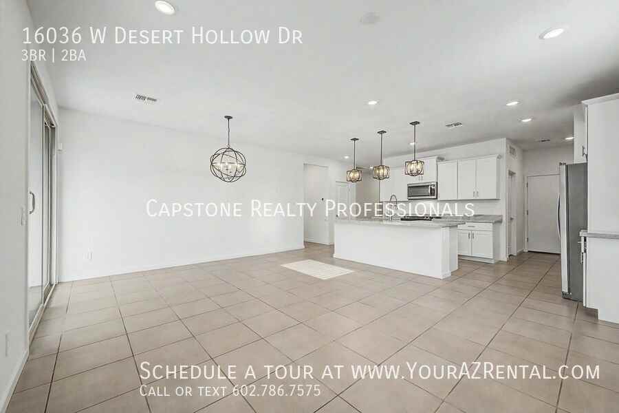 16036 W Desert Hollow Dr - Photo 4 of 15