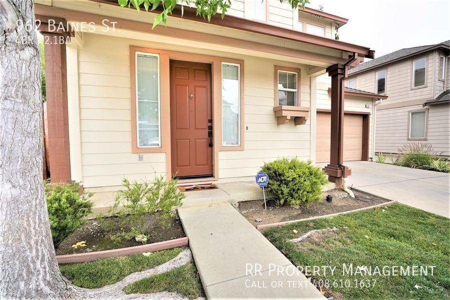 962 Baines St - Photo 3 of 30