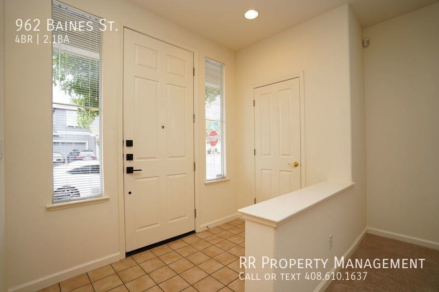 962 Baines St - Photo 4 of 30