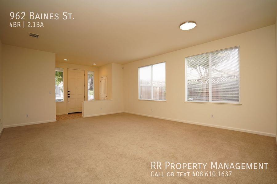 962 Baines St - Photo 5 of 30