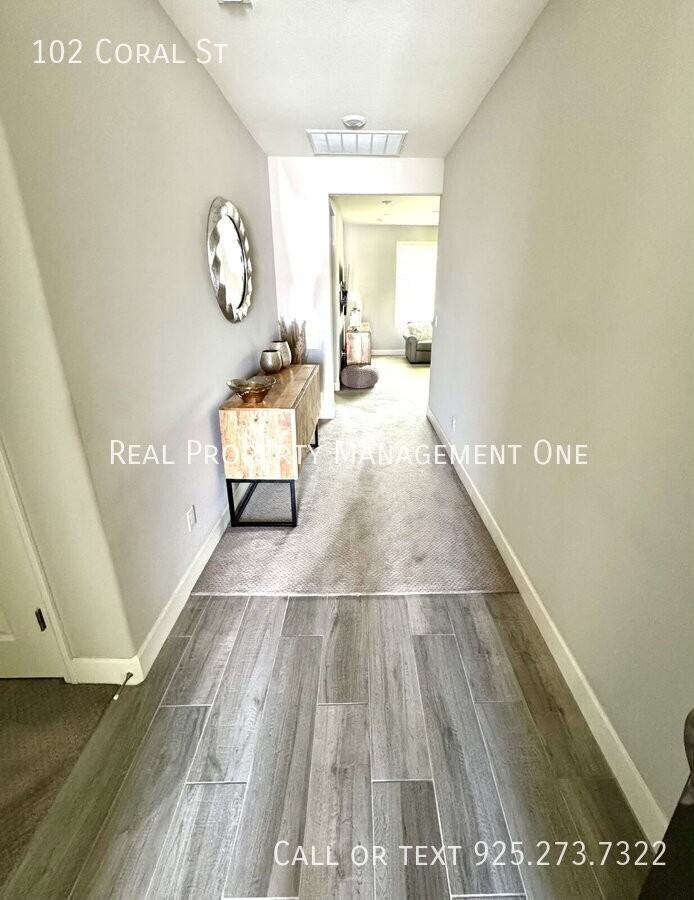 102 Coral St - Photo 3 of 28