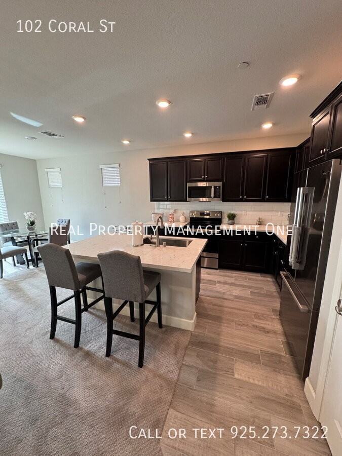 102 Coral St - Photo 5 of 28