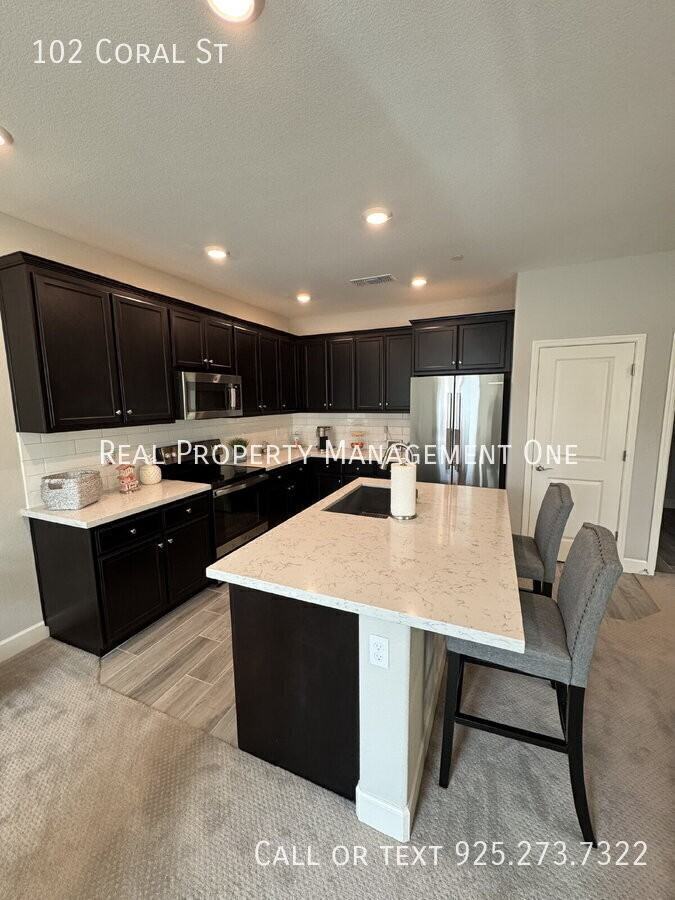 102 Coral St - Photo 6 of 28