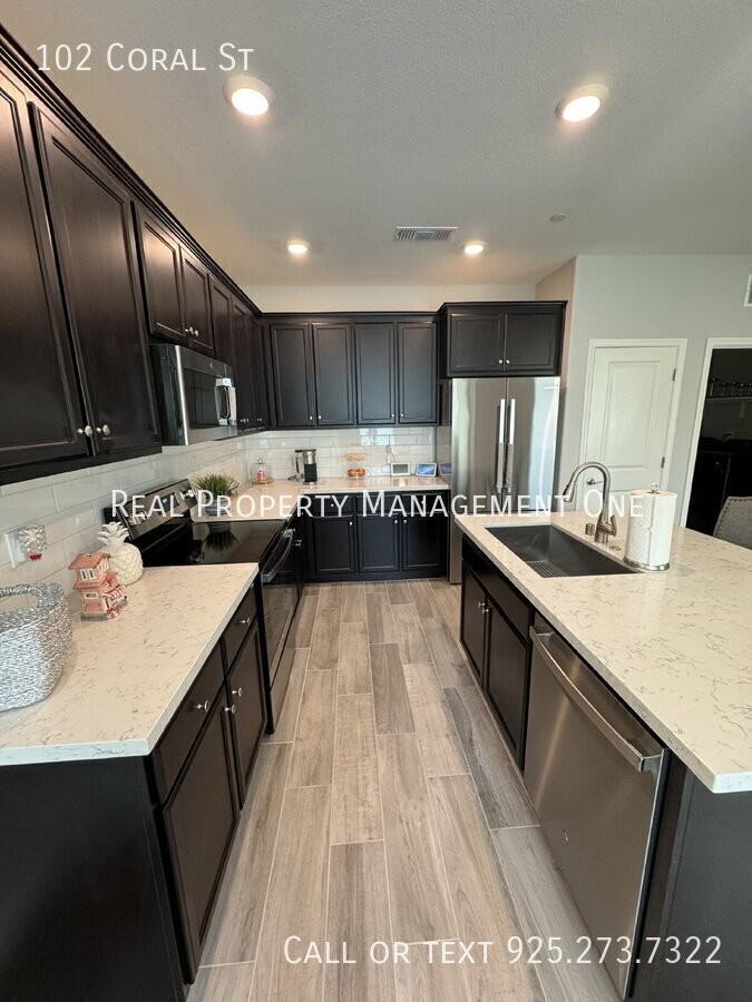 102 Coral St - Photo 7 of 28