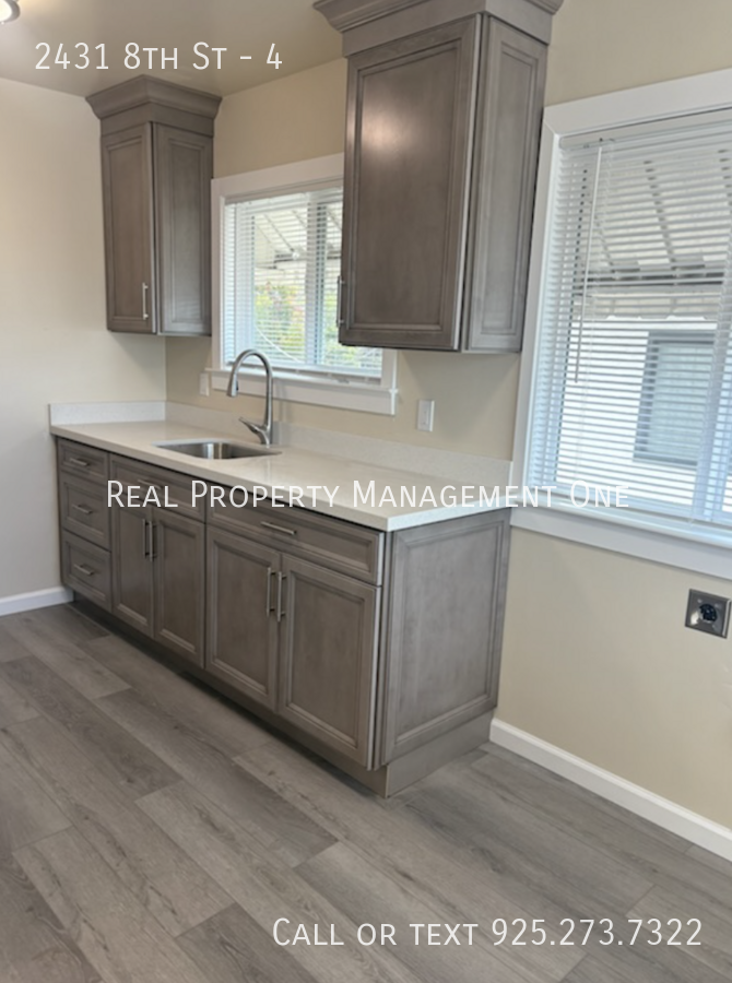2431 8th St #4 - Photo 3 of 13