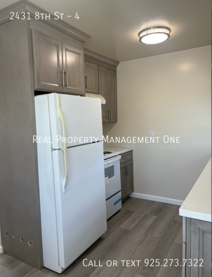 2431 8th St #4 - Photo 4 of 13