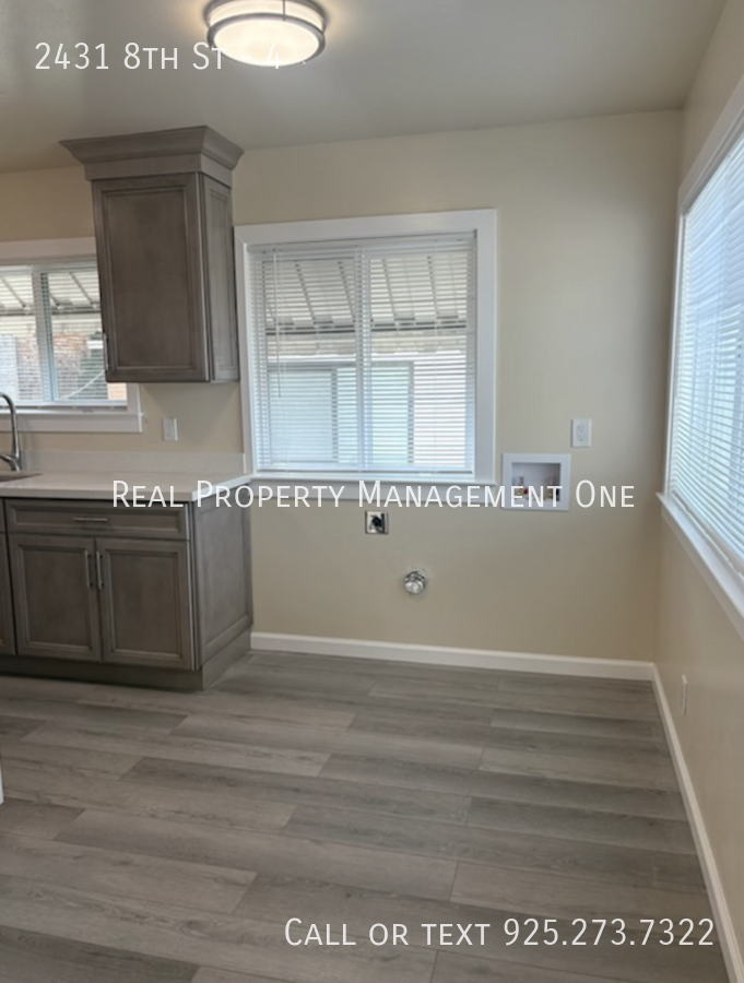 2431 8th St #4 - Photo 5 of 13