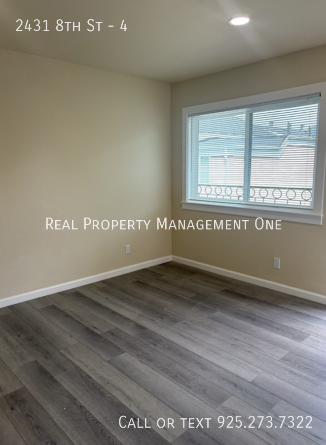 2431 8th St #4 - Photo 6 of 13