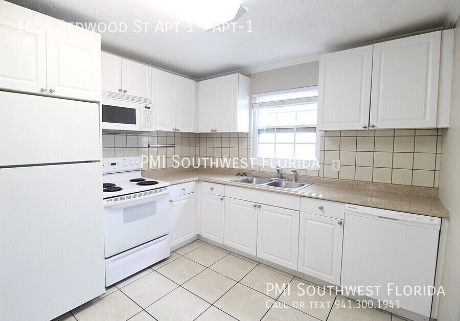 1638 Redwood St Apt 1 #1 - Photo 3 of 23