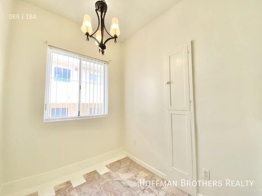 4852 Rosewood Ave #8 - Photo 5 of 5