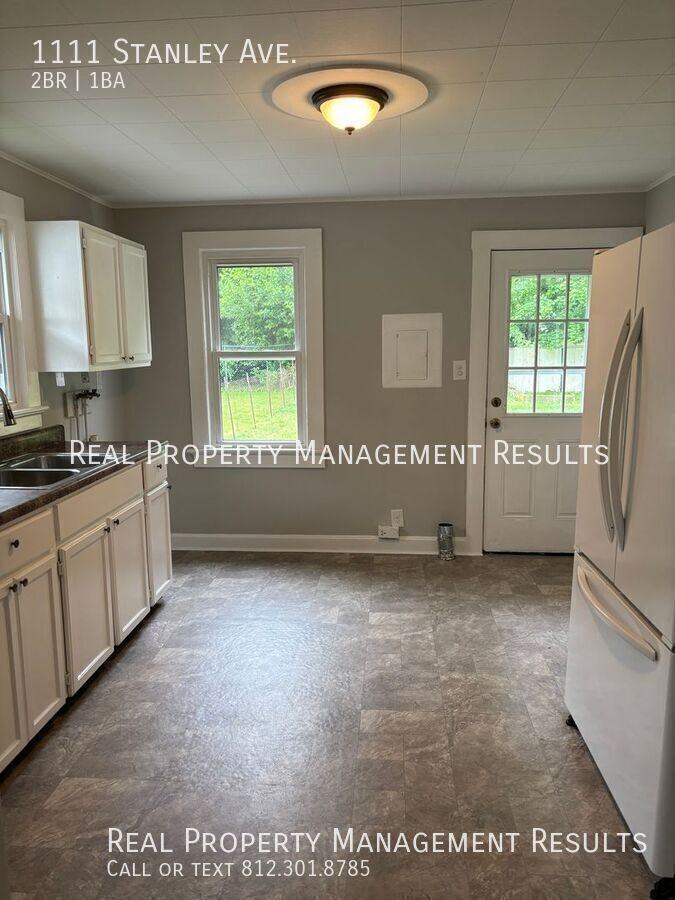 1111 Stanley Ave - Photo 4 of 13