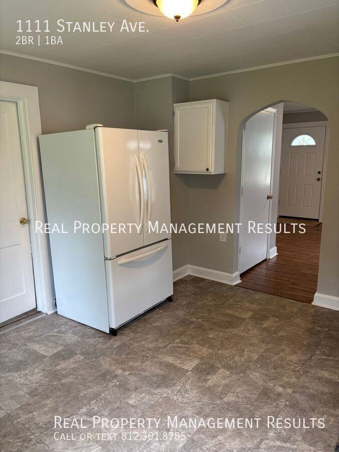 1111 Stanley Ave - Photo 6 of 13