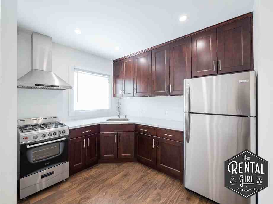 40 Rose Ave #6 - Photo 3 of 18