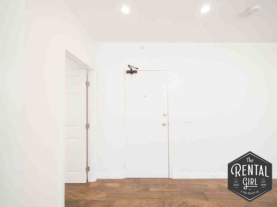 40 Rose Ave #6 - Photo 7 of 18