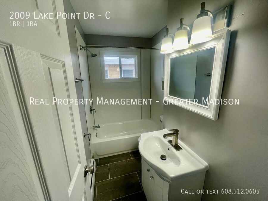 2009 Lake Point Dr #C - Photo 6 of 9