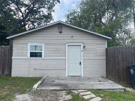 featured image of 902 W Lakeside Dr