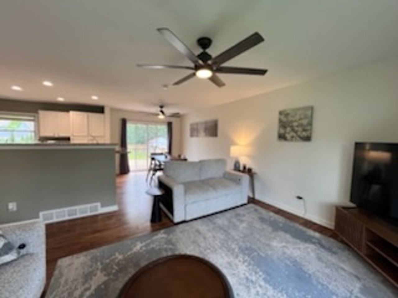 420 Walnut St - Photo 6 of 32