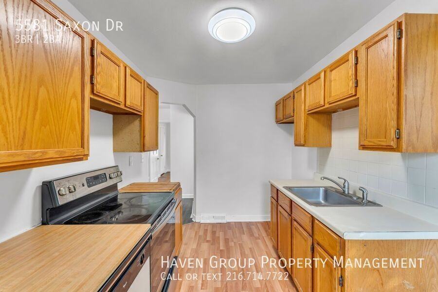 5581 Saxon Dr - Photo 6 of 24