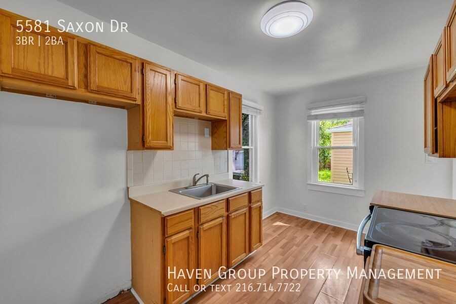 5581 Saxon Dr - Photo 7 of 24