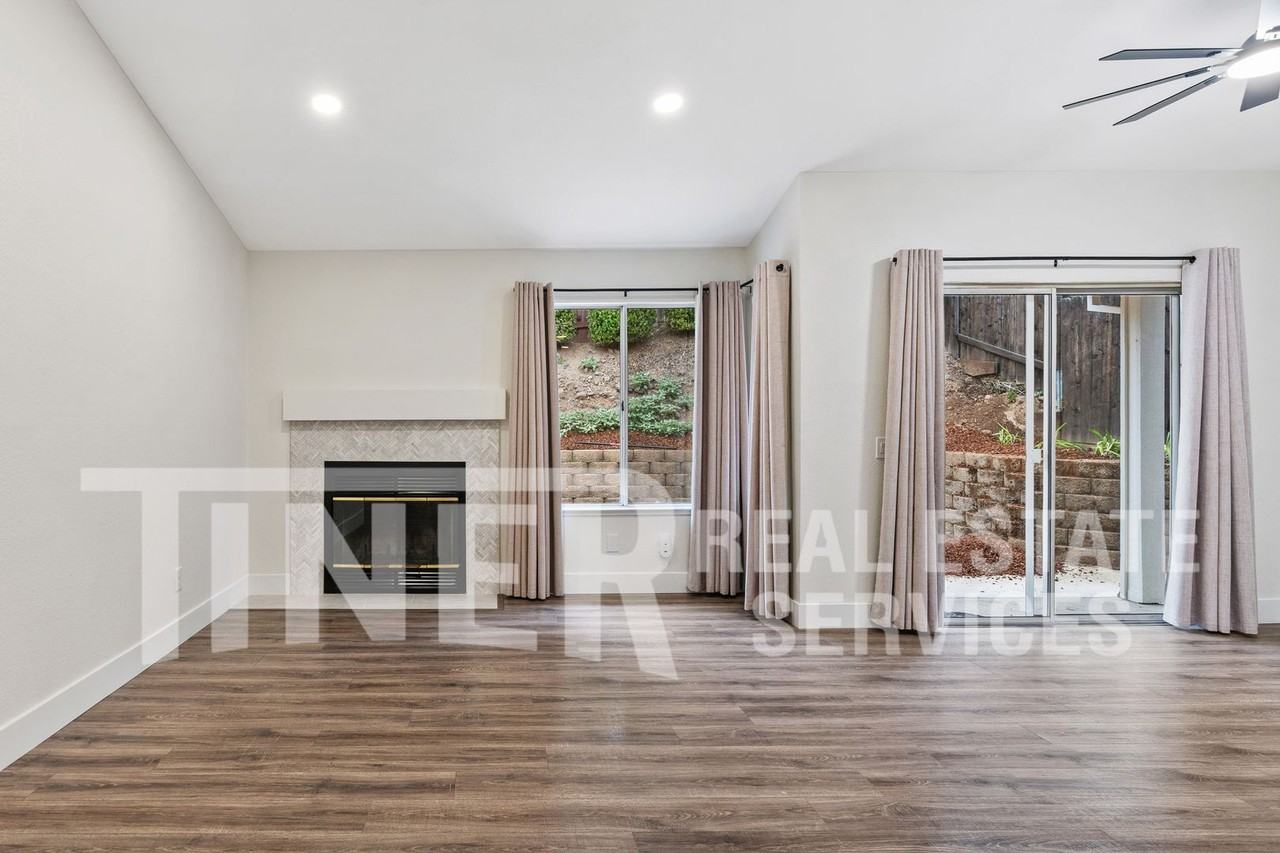 3421 Cobblestone Dr - Photo 2 of 24