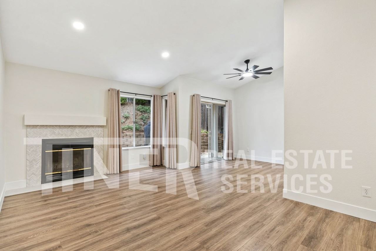 3421 Cobblestone Dr - Photo 3 of 24