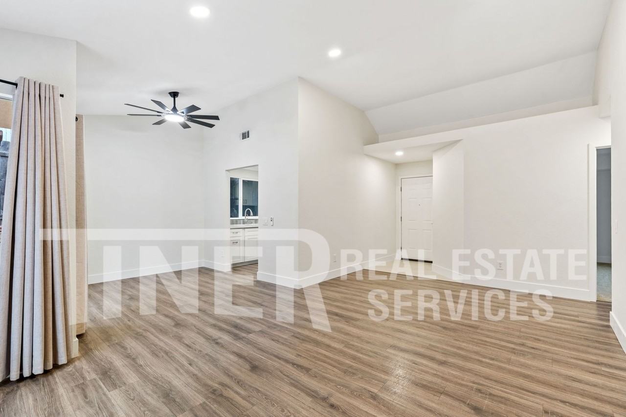 3421 Cobblestone Dr - Photo 4 of 24